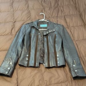 Elegant Brown Leather Jacket with Button Accents